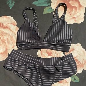 BOYS + ARROWS Set 
Bogey Navy Stripe Print